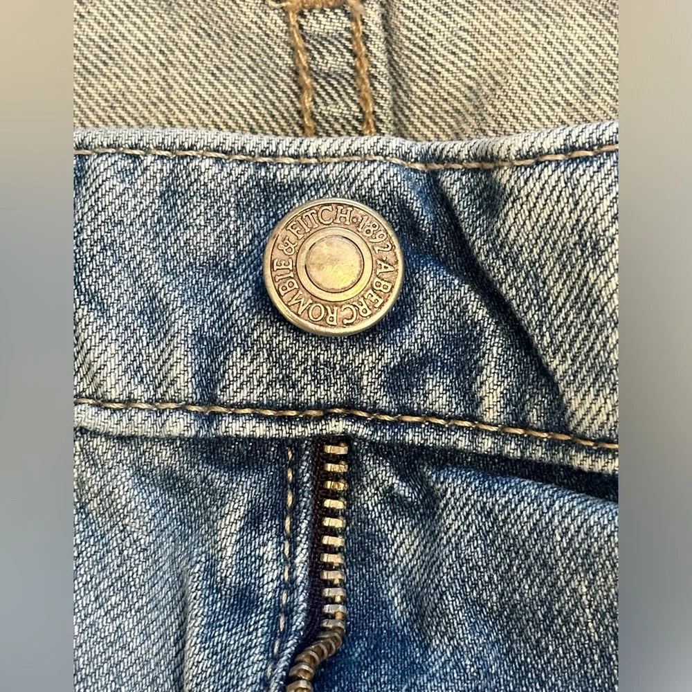 Sz 31 x 32 Abercrombie & Fitch Kennan Straight Leg Jeans medium wash distressed